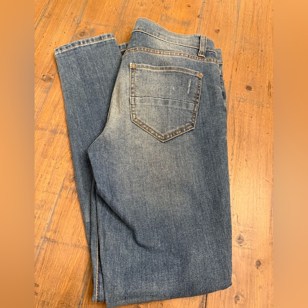 Refuge skinny woman’s distressed jeans. Size 8 Excellent condition. - Picture 2 of 5